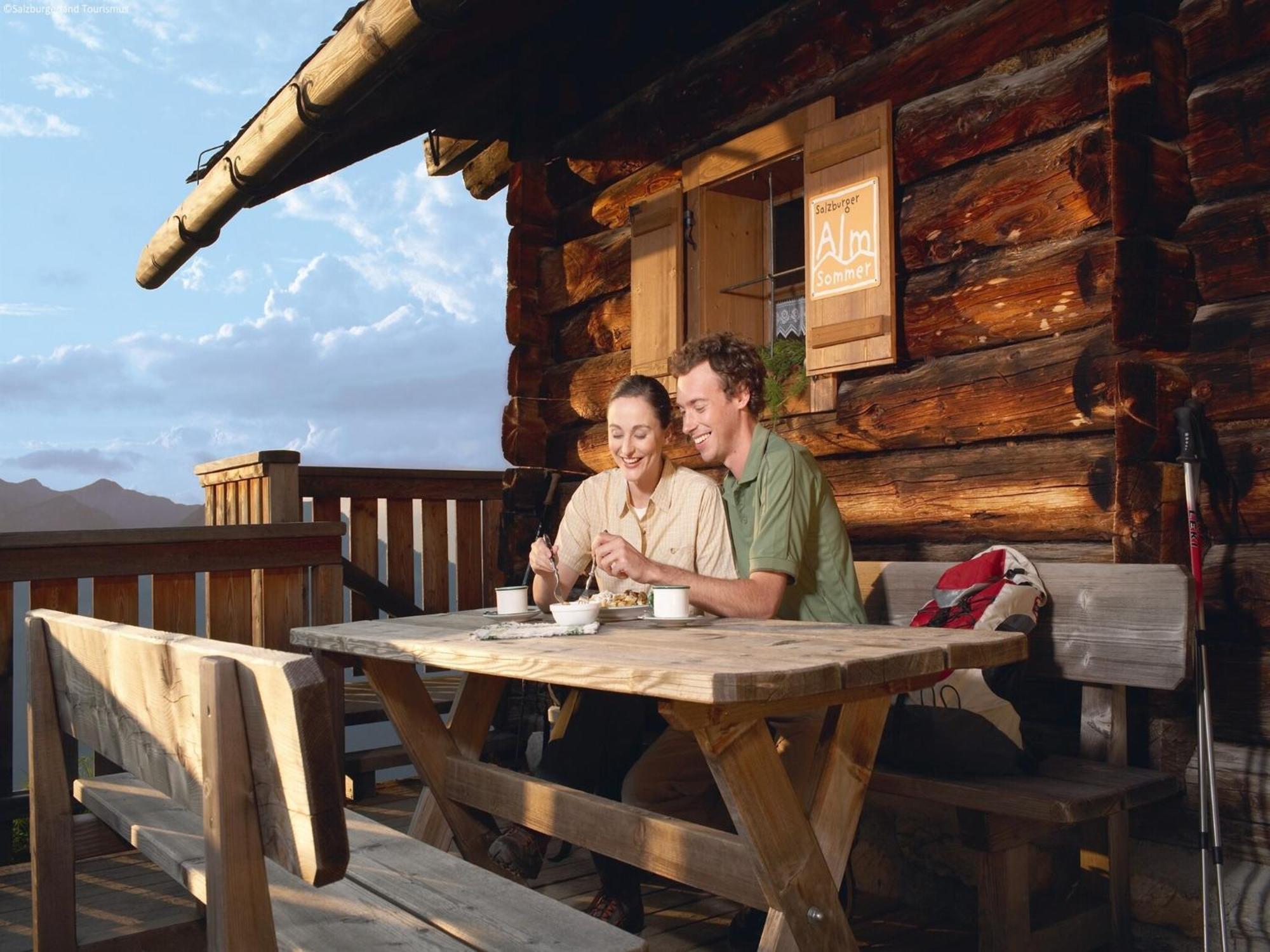 Modern Chalet With Sauna Near Ski Area In Saalbach Hinterglemm Salzburgerland Exteriör bild